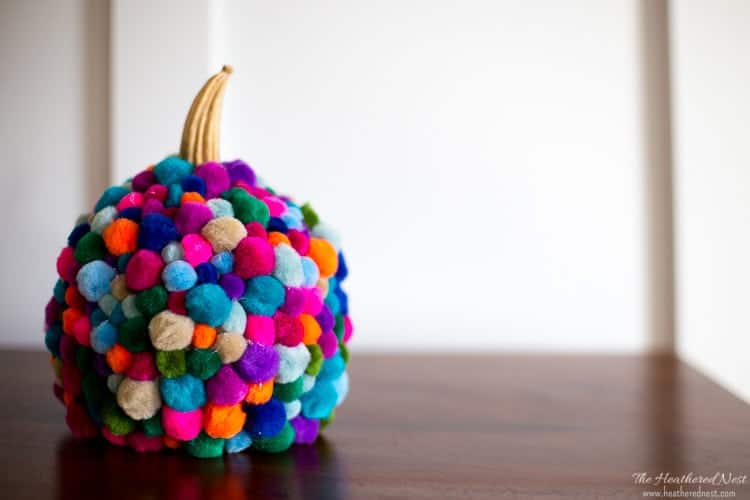 DIY pumpkin pom pom craft