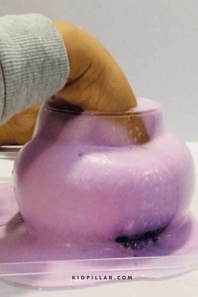 Colour changing potion - Spooky Halloween experiment for elementary kids