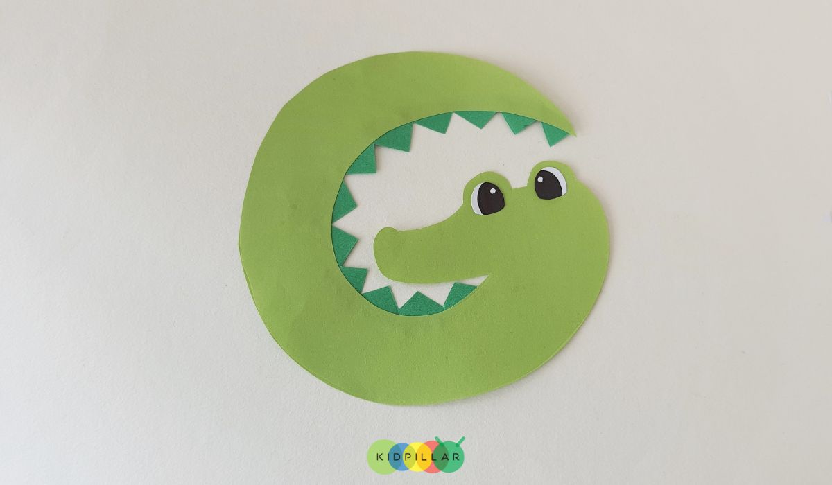 Make eyes of cute alligator craft for kids