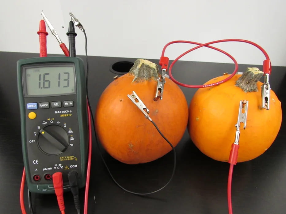 DIY-pumpkin-electricity - halloween science experiment for high school