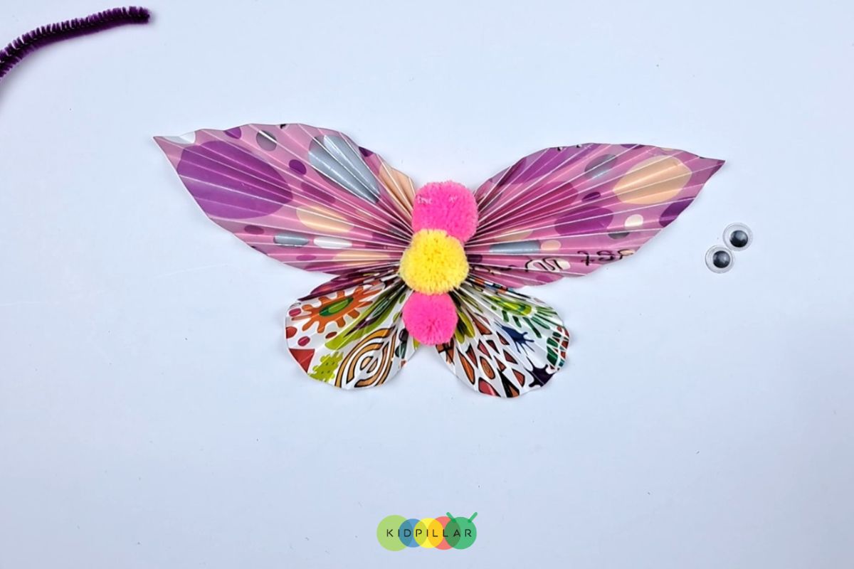 Make body of easy butterfly craft for kindergarten