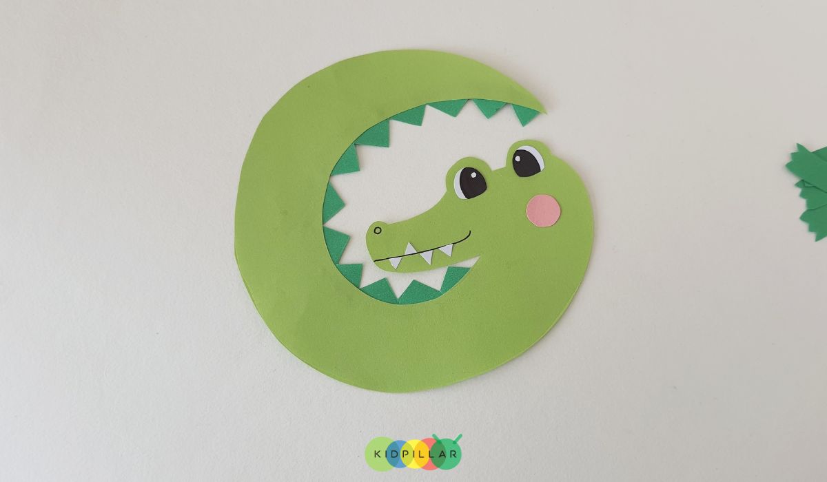 Make teeth of paper alligator craft