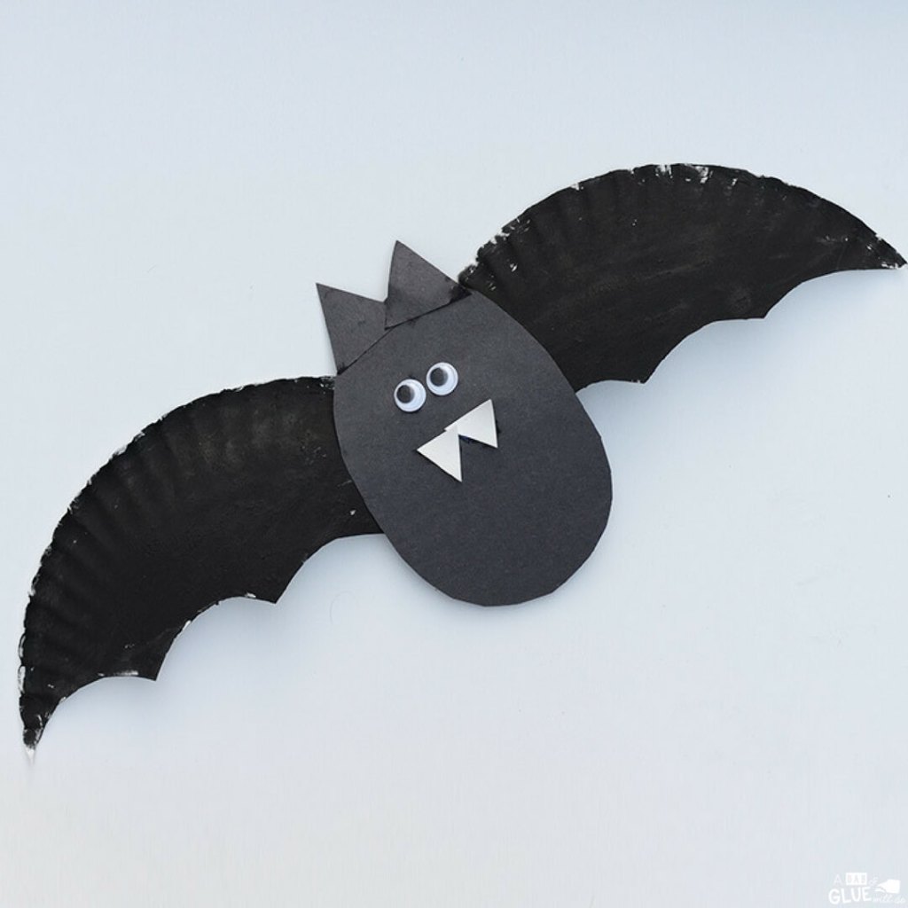 Paper plate bat craft For Halloween