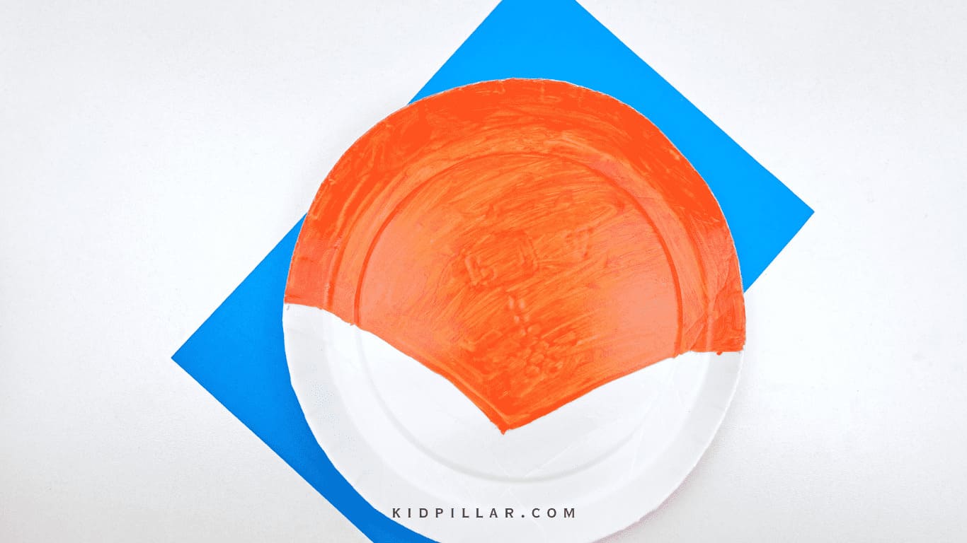 Color the plate to make paper plate fox craft for toddlers