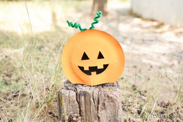 Paper plate jack-o-lantern