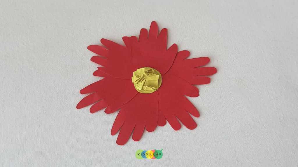 Glue the pollen poinsettia craft for kindergarten