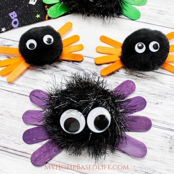 Pom pom spiders DIY Halloween craft idea