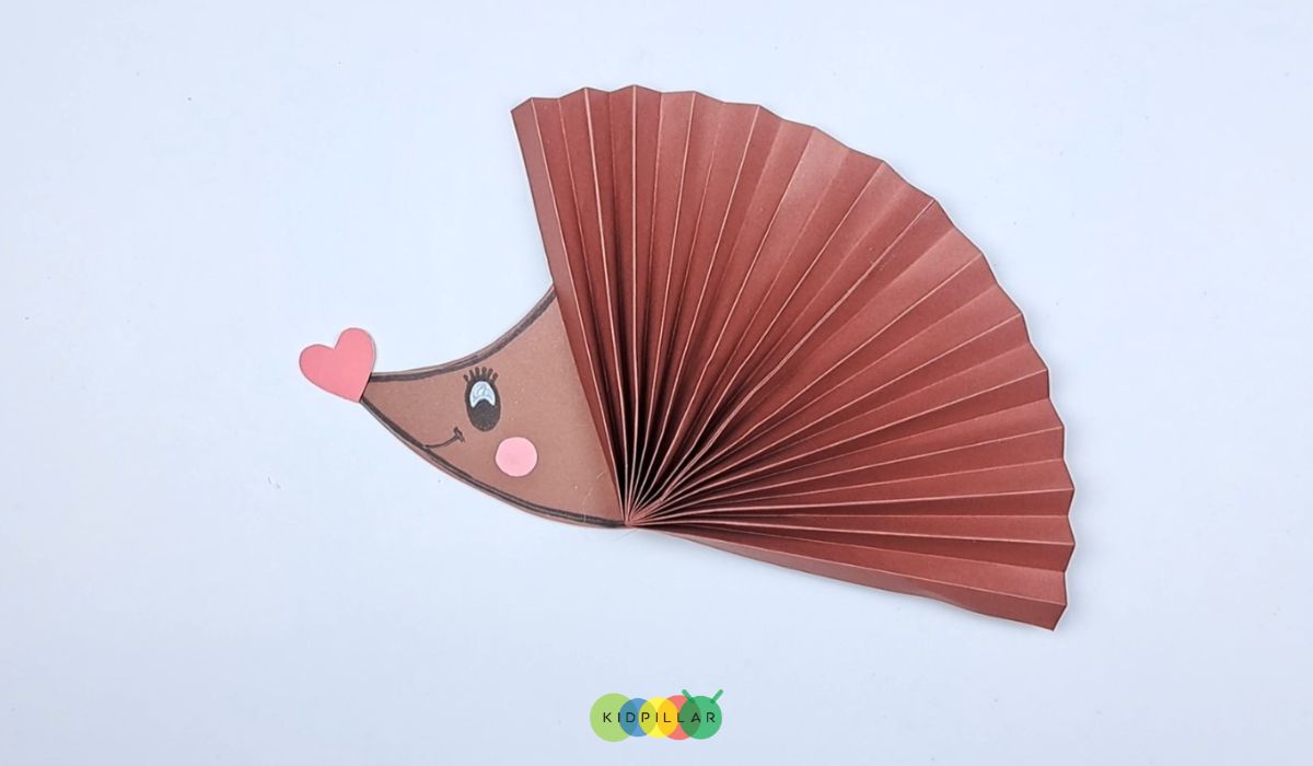 Complete the face of simple hedgehog paper craft