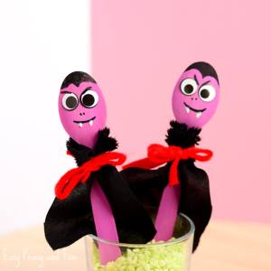 Spoon Dracula puppets Halloween craft for kids