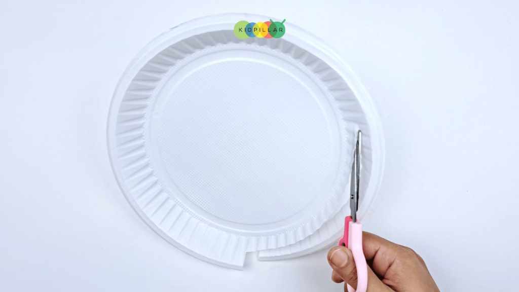 Trim the paper plate for valentine love birds craft